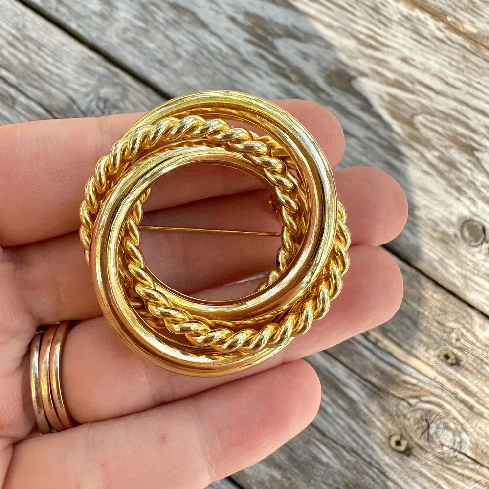 Vintage Jewelry Gold Tone Round Brooch Circle Pin